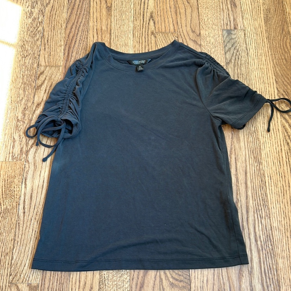 Grey Banana Republic tee with side tie details on sleeve